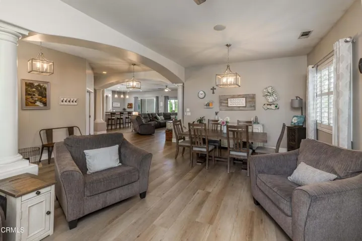 16_living_room_2