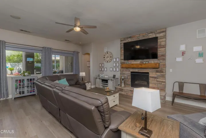 18_living_room_4