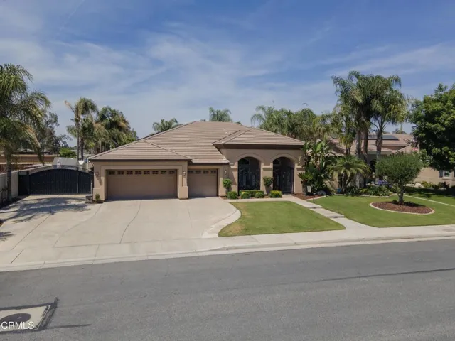 09_front_exterior_8