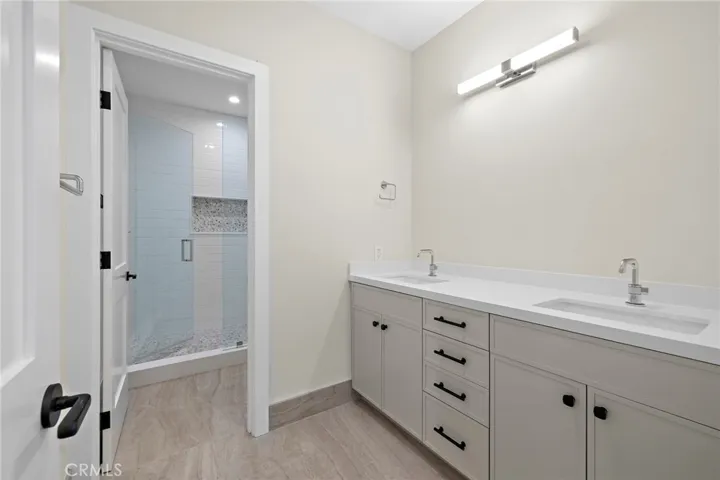 Upstairs Hallway Bathroom