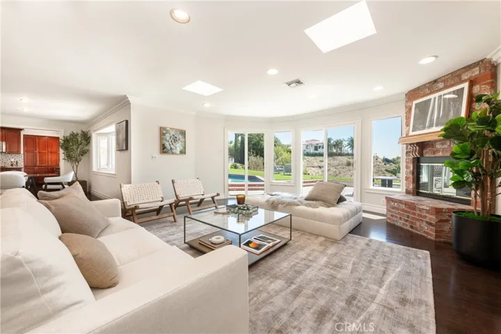 3666 Sapphire Drive, Encino, California 91436