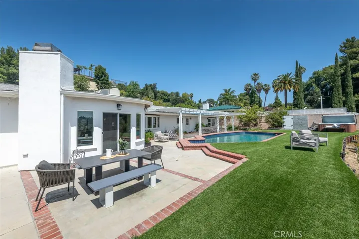 3666 Sapphire Drive, Encino, California 91436