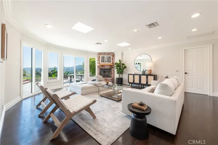 3666 Sapphire Drive, Encino, California 91436