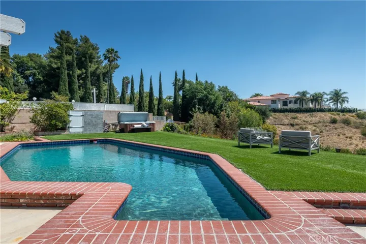 3666 Sapphire Drive, Encino, California 91436
