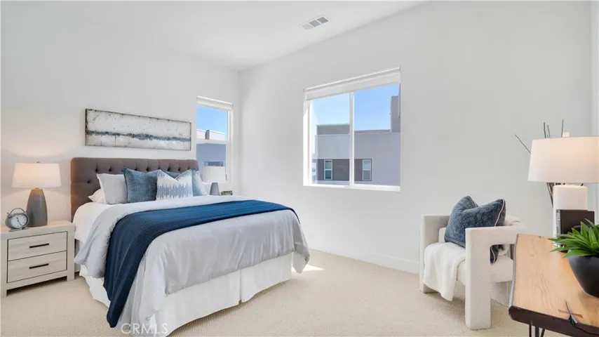 Bed 4 with walk-in closet