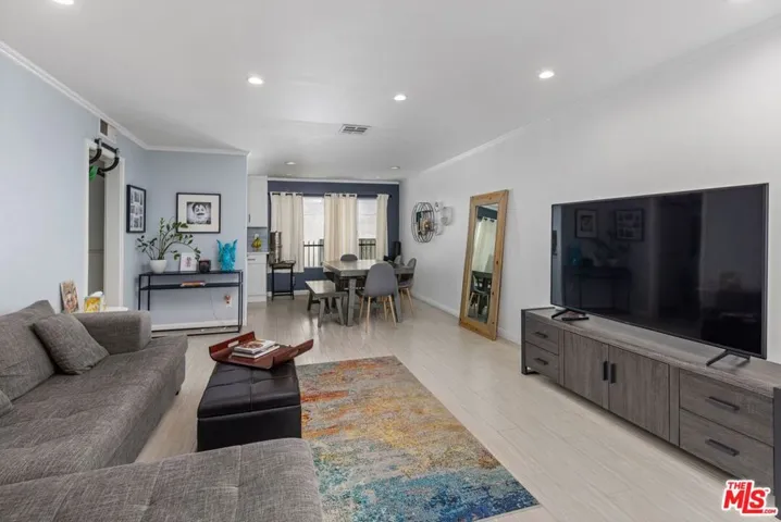 12801 Moorpark Street 206, Studio City, California 91604