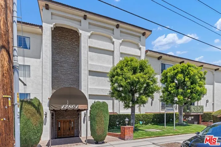 12801 Moorpark Street 206, Studio City, California 91604