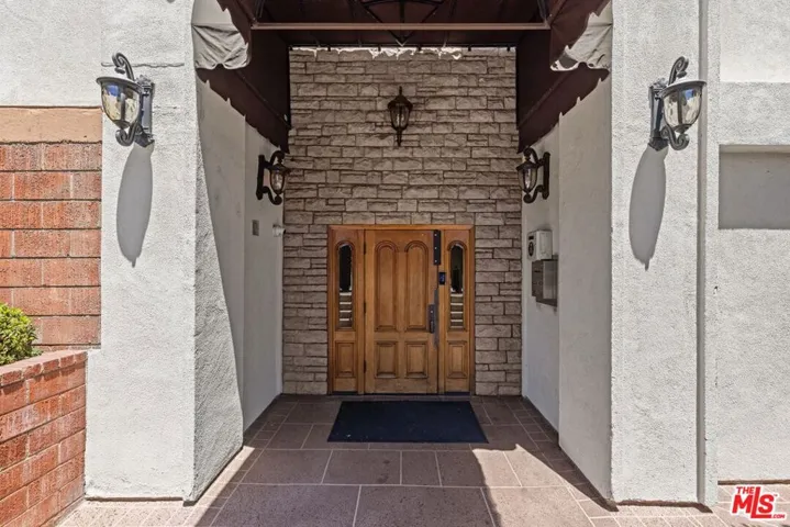 12801 Moorpark Street 206, Studio City, California 91604