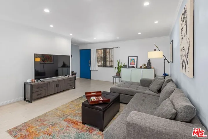 12801 Moorpark Street 206, Studio City, California 91604