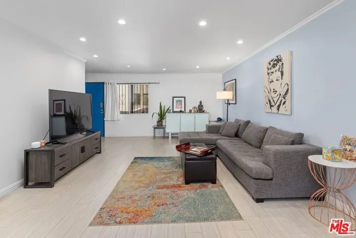 12801 Moorpark Street 206, Studio City, California 91604