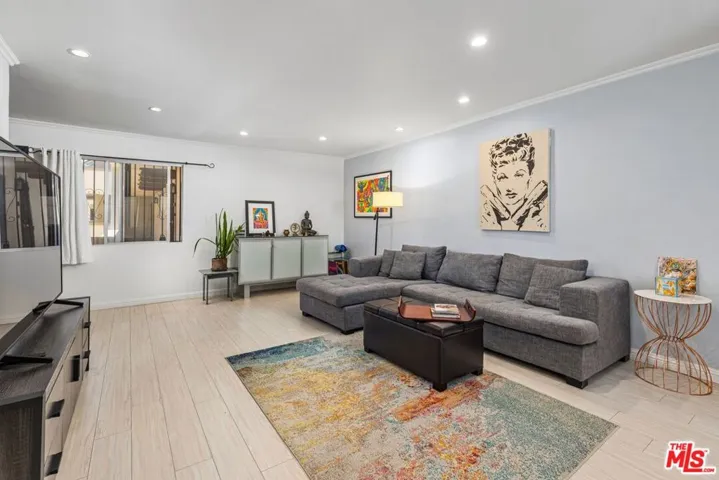 12801 Moorpark Street 206, Studio City, California 91604