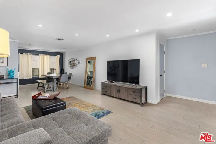 12801 Moorpark Street 206, Studio City, California 91604