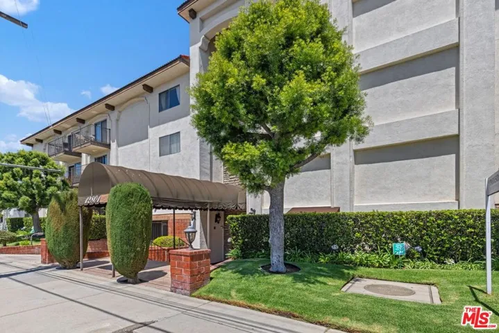 12801 Moorpark Street 206, Studio City, California 91604