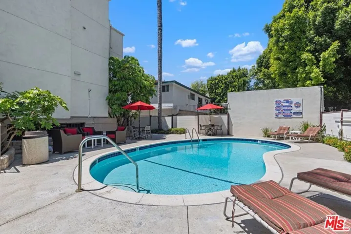 12801 Moorpark Street 206, Studio City, California 91604