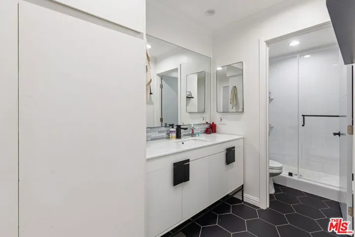 12801 Moorpark Street 206, Studio City, California 91604