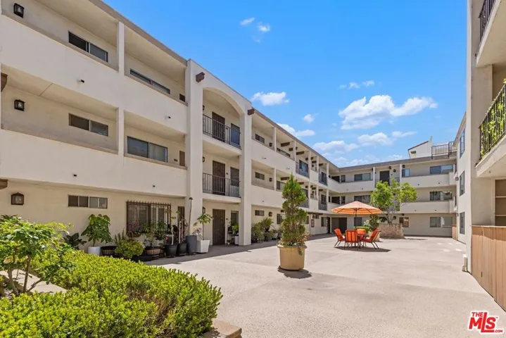 12801 Moorpark Street 206, Studio City, California 91604