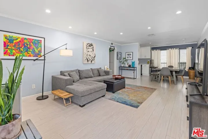 12801 Moorpark Street 206, Studio City, California 91604