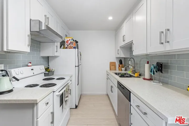 12801 Moorpark Street 206, Studio City, California 91604