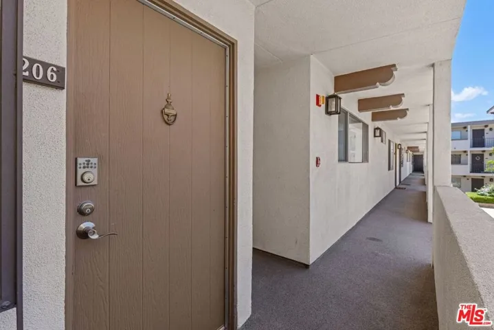 12801 Moorpark Street 206, Studio City, California 91604
