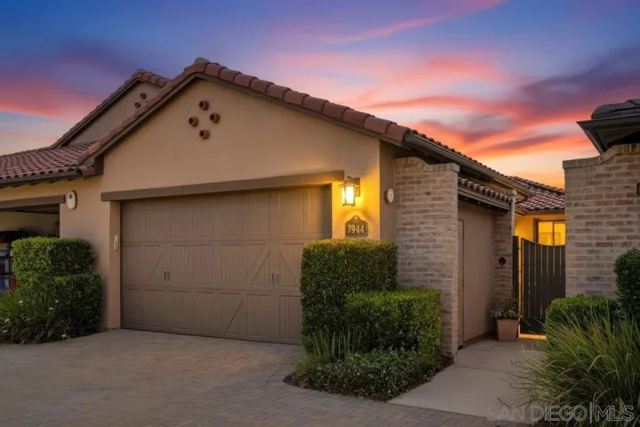 https://zimg.paragon.ice.com/ParagonImages/Property/PA/SDMLS/-525067/0/533/400/1b64c97650d67cb582b32ddeb439b0af/3/d7405450db3fefe6c2553333abfb7e50/-525067-34b27aa2-1ee3-4523-851d-f5524099c793.JPG