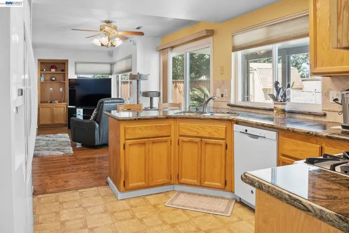 1110 Plymouth Dr, Tracy, California 95376