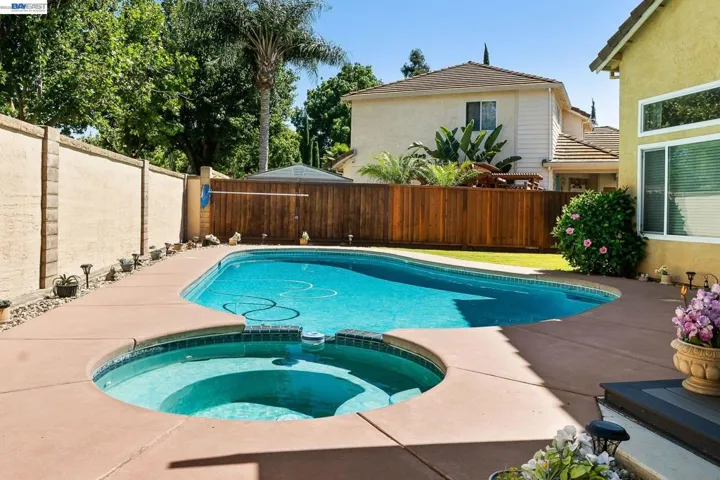 1110 Plymouth Dr, Tracy, California 95376