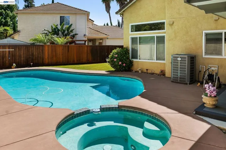 1110 Plymouth Dr, Tracy, California 95376