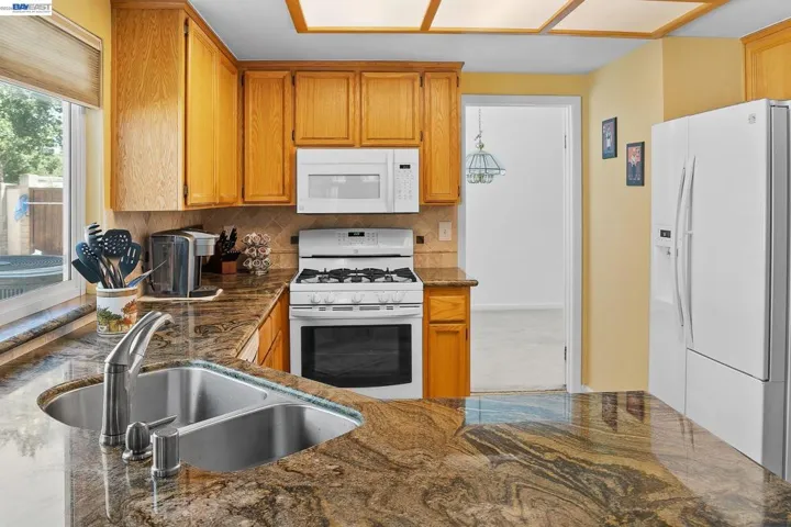 1110 Plymouth Dr, Tracy, California 95376
