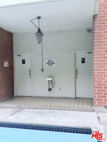 bathrooms poolside
