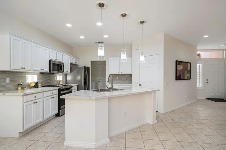 16-web-or-mls-PMStansbury_OPMG_0526_016