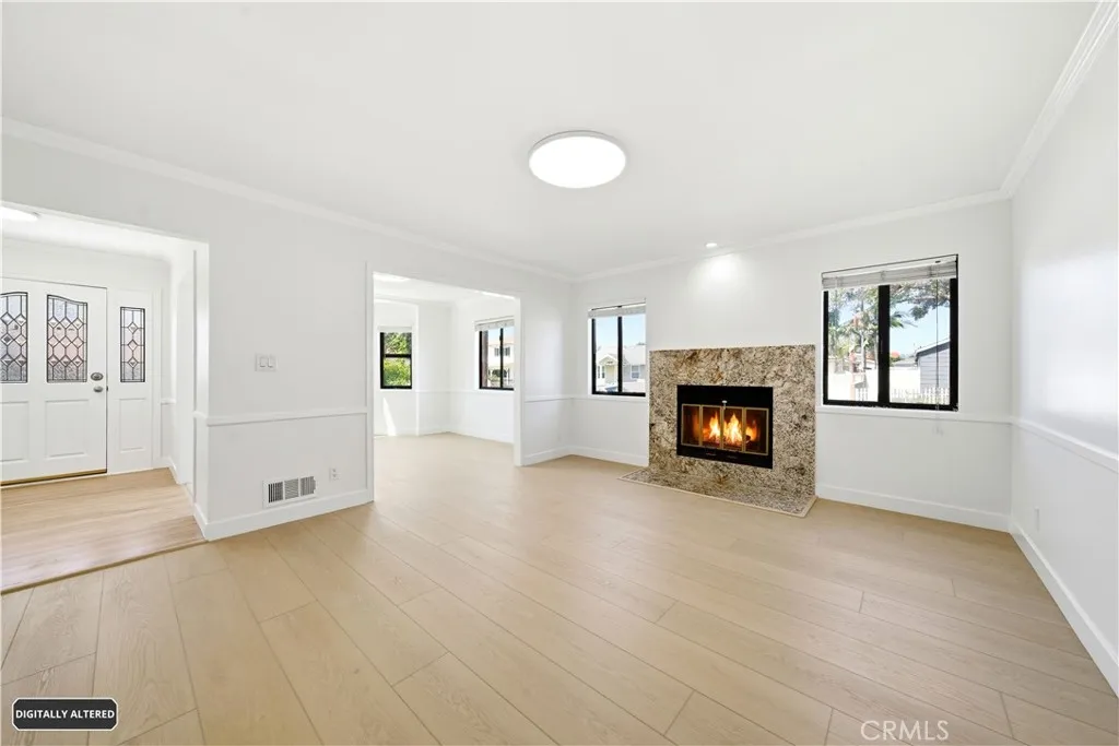 Living Room w/ Gas Fireplace