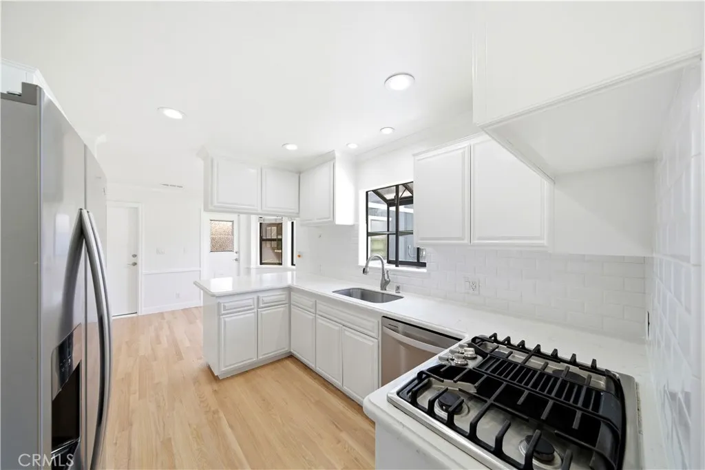 Kitchen w/ Breakfast Nook