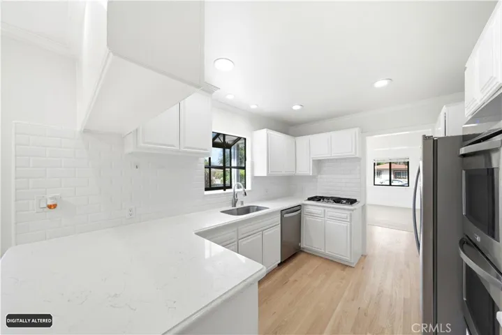 Kitchen w/ Breakfast Nook