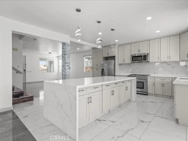 1886 Montara, San Jacinto, California 92583