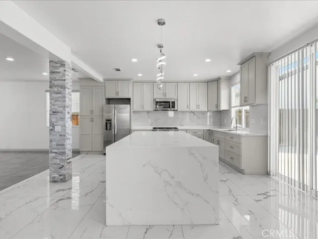 1886 Montara, San Jacinto, California 92583