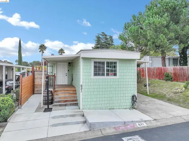 View of manufactured / mobile home