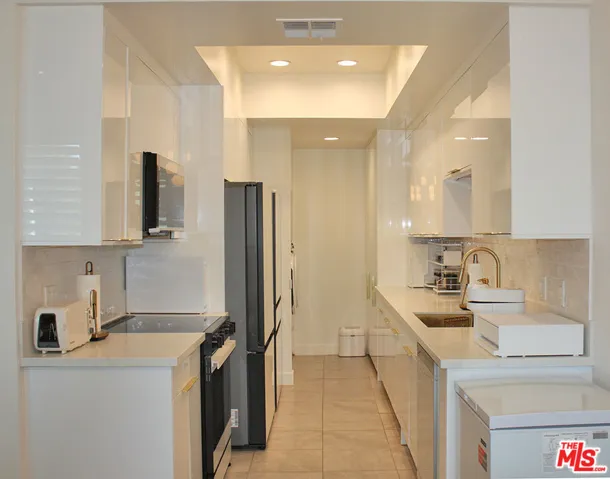 2175 S Beverly Glen Boulevard 302, Los Angeles, California 90025