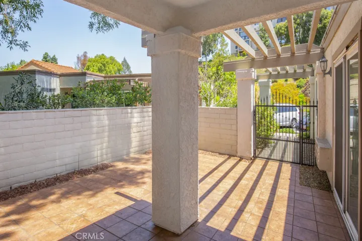 Large front courtyard is the perfect setting for outdoor entertaining, dining and relaxing.
