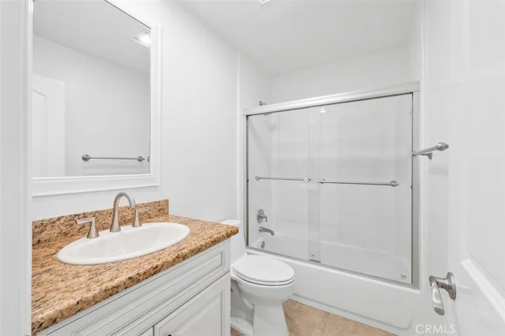 Guest bathroom.