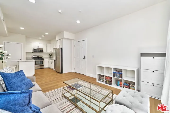 2321 W 10th Street 102, Los Angeles, California 90006