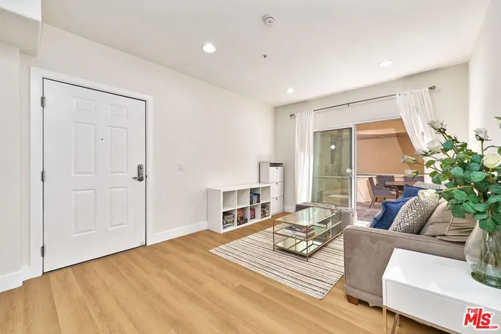 2321 W 10th Street 102, Los Angeles, California 90006