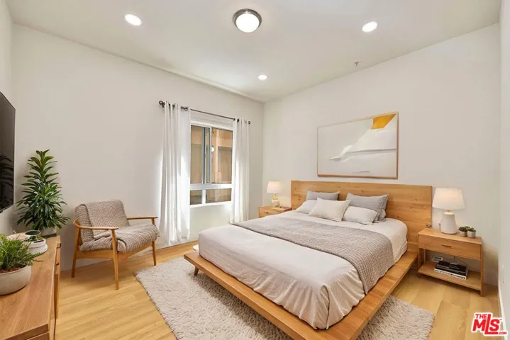 2321 W 10th Street 102, Los Angeles, California 90006