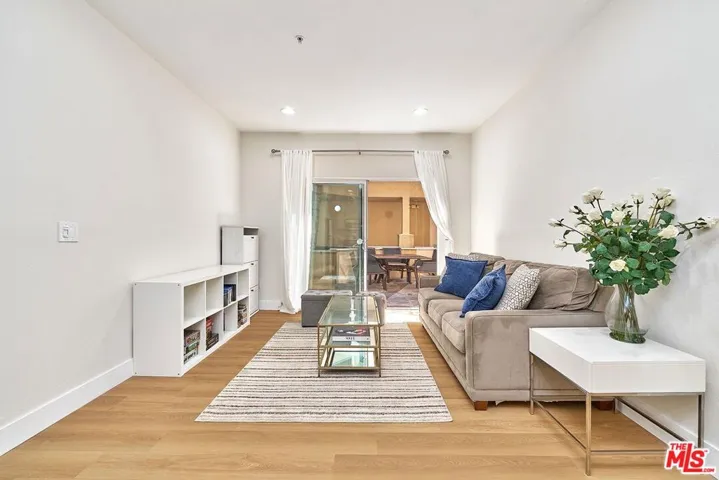 2321 W 10th Street 102, Los Angeles, California 90006