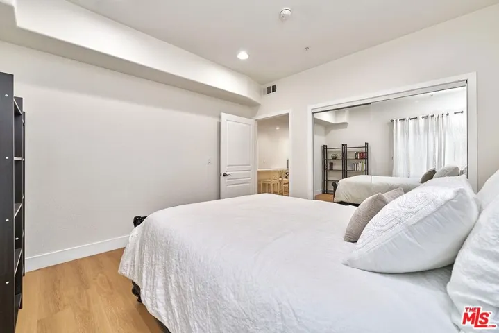 2321 W 10th Street 102, Los Angeles, California 90006