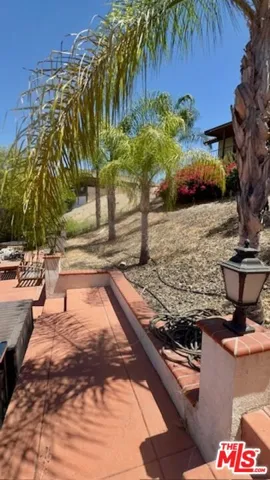 21963 Strawberry Lane, Canyon Lake, California 92587