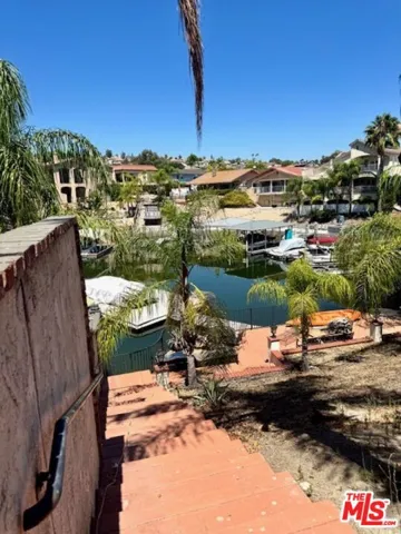 21963 Strawberry Lane, Canyon Lake, California 92587