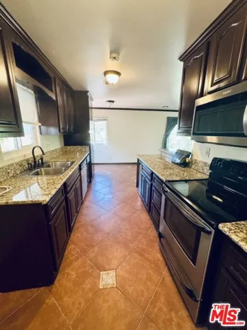 21963 Strawberry Lane, Canyon Lake, California 92587