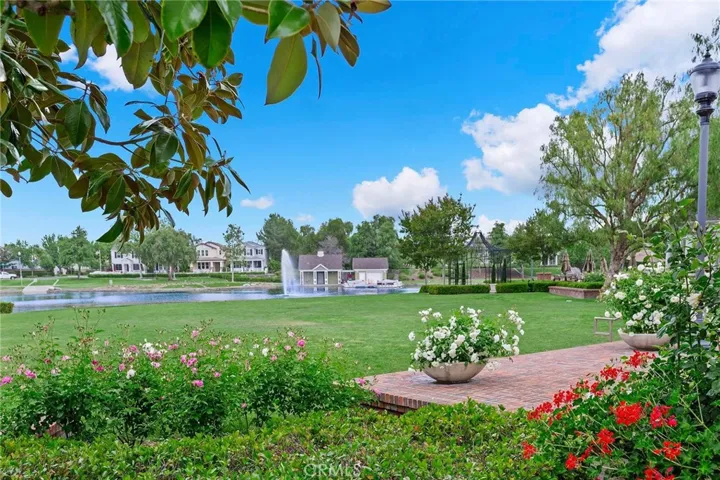 Harveston Clubhouse lawn