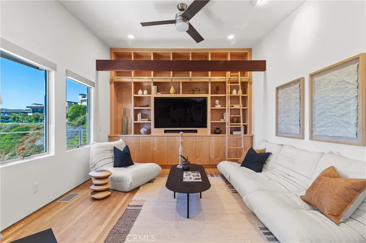 130 Mcknight, Laguna Beach, California 92651