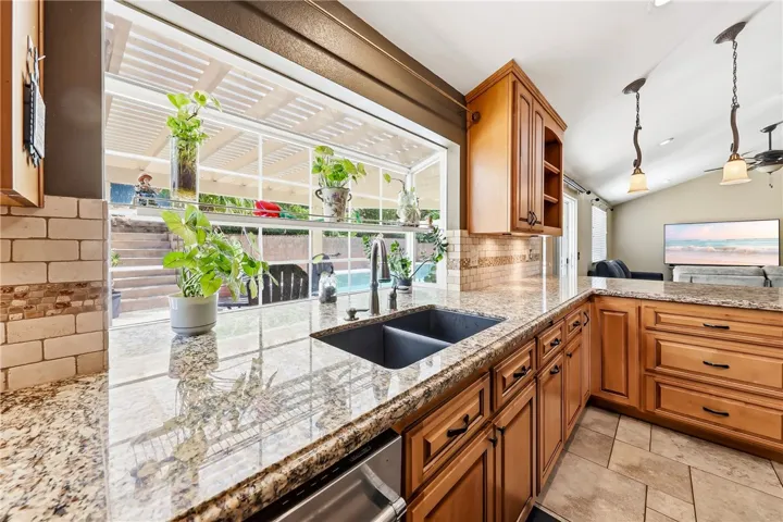 6691 Orangewood, Highland, California 92346